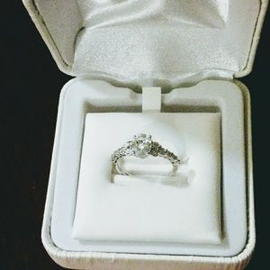 🚫SOLD🚫10k white gold genuine aqua, oval ring.